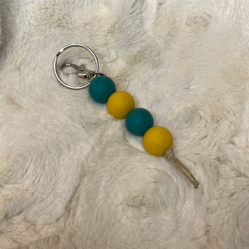 Handmade 15mm silicone bead keychain or zipper pull. Green/yellow